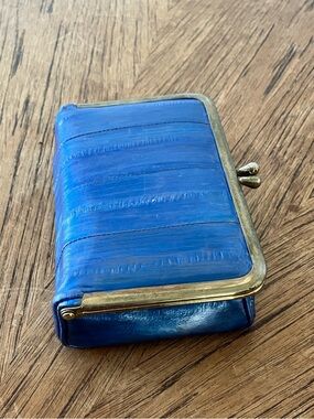 💥2 for 1💥Hand Painted VNT Eel Skin Clutch Purse with Kiss Lock & Mirror / Wallet